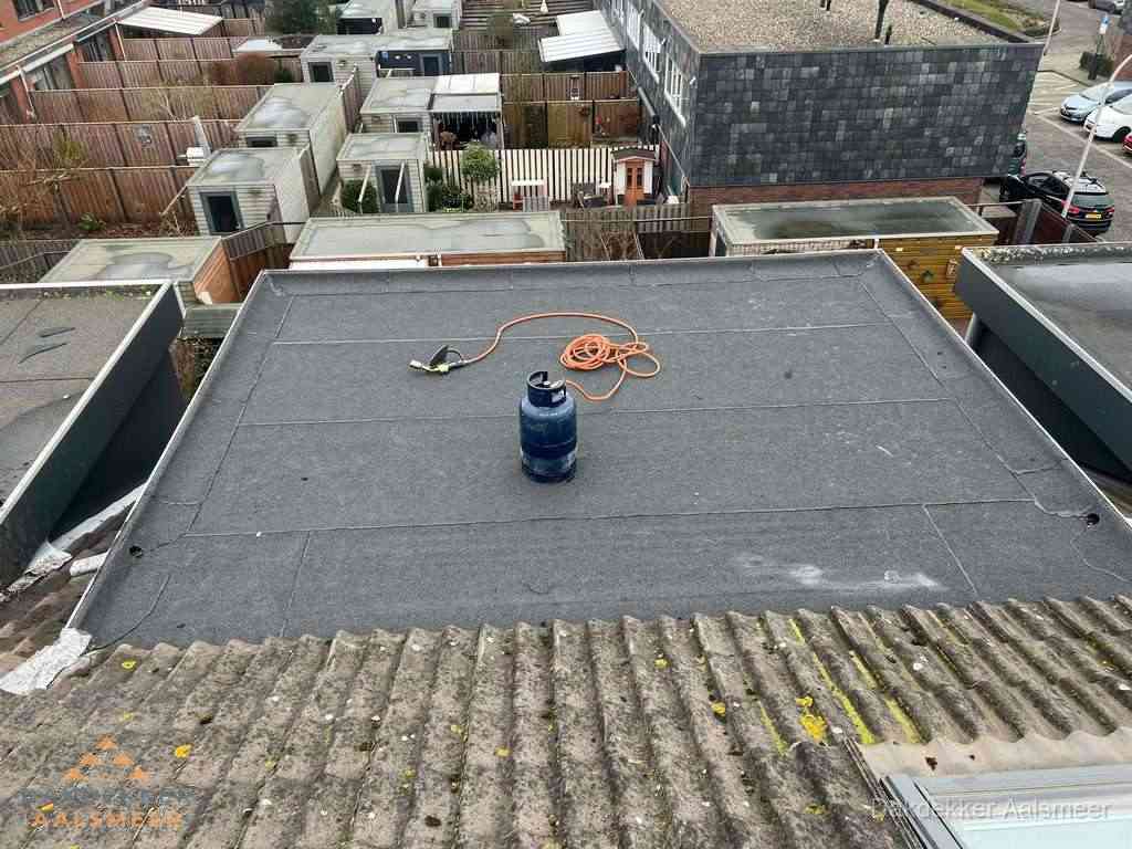 Dakreparatie plat dak met bitumen in Aalsmeer